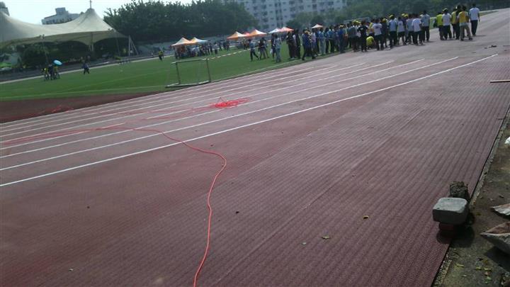 學校混合型橡膠跑道特性介紹
